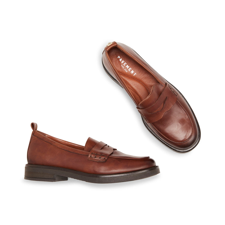 Pavement Shelly Loafers Tan 052